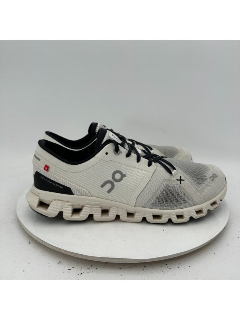 On Cloud X 3 Swiss Engineering Women Size 10  60.98697 White Black Shoes - Picture 4 of 11
